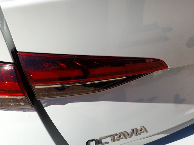 Recambio de piloto trasero izquierdo interior para skoda octavia iv (nx3, nn3, pv3) 1.5 tsi referencia OEM IAM 5E6945307B  