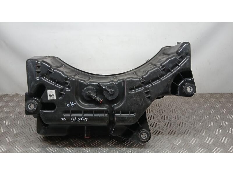 Recambio de deposito adblue para renault clio v experience referencia OEM IAM 172A25415R  