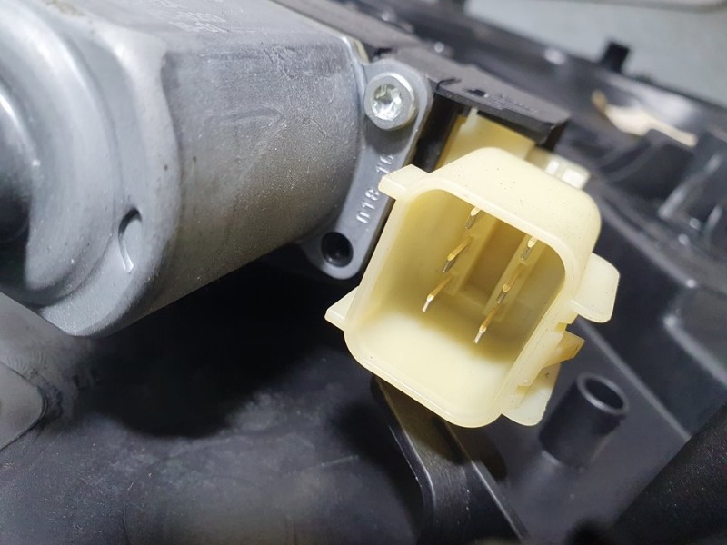 Recambio de elevalunas delantero izquierdo para ford fiesta (ccn) ambiente referencia OEM IAM 8A61A23200 A219A65AB ELECTRICO 6 P