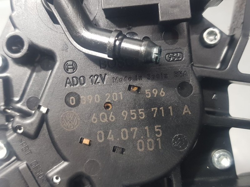 Recambio de motor limpia trasero para volkswagen polo (9n1) trendline referencia OEM IAM 6Q6955711A 0390201596 BOSCH