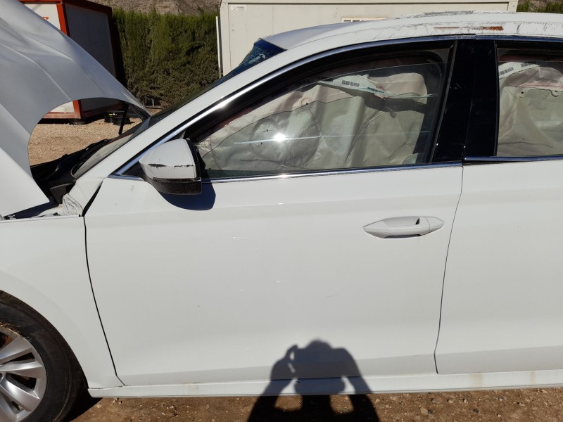 Recambio de puerta delantera izquierda para skoda octavia iv (nx3, nn3, pv3) 1.5 tsi referencia OEM IAM 5E3831051B  