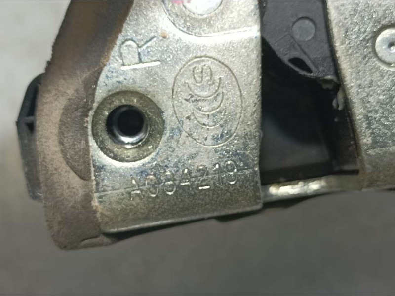 Recambio de cerradura puerta trasera derecha para toyota auris touring sports (e18) hybrid active referencia OEM IAM A084219  EL