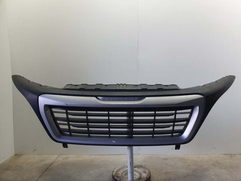 Recambio de rejilla delantera para peugeot boxer furgón 328 l1h1 standart bluehdi 110 referencia OEM IAM 1612243280  RAYADA