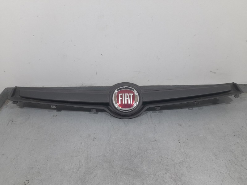 Recambio de rejilla delantera para fiat panda (312_, 319_) 1.0 mild hybrid (312.pyd1b) referencia OEM IAM 735520656  