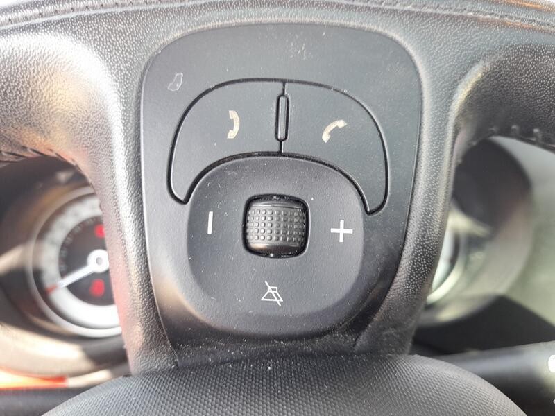 Recambio de volante para fiat 500l (351_, 352_) 1.4 (199lyb1b) referencia OEM IAM 735560388  