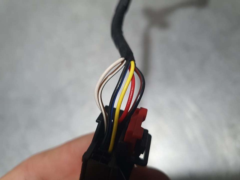 Recambio de retrovisor derecho para audi a3 sportback (8va) ambiente referencia OEM IAM 8V1857409F  ELECTRICO 6 CABLES