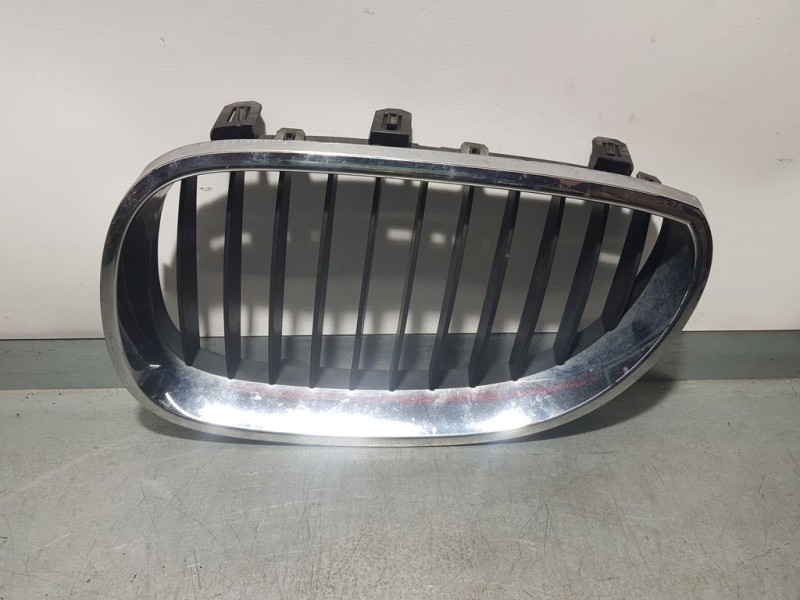 Recambio de rejilla delantera para bmw serie 5 berlina (e60) 520d referencia OEM IAM 51137027061  IZQ