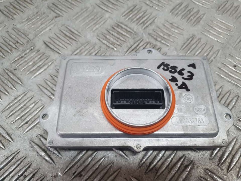 Recambio de centralita faros xenon para peugeot 3008 gt line referencia OEM IAM 90093044 VALEO D.D