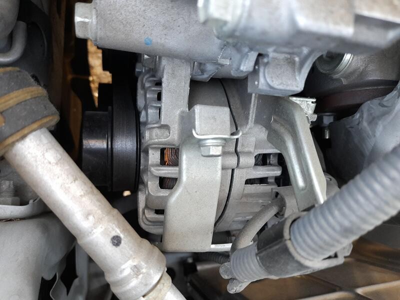 Recambio de alternador para toyota yaris (_p13_) 1.5 (nsp131_) referencia OEM IAM 270600Y370  