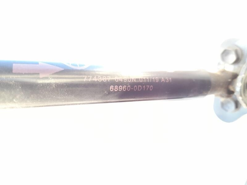 Recambio de amortiguadores maletero / porton para toyota yaris (_p13_) 1.5 (nsp131_) referencia OEM IAM 689600D170  