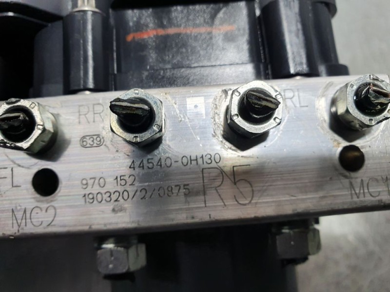 Recambio de abs para peugeot 108 active referencia OEM IAM 445400H130 970152 BOSCH