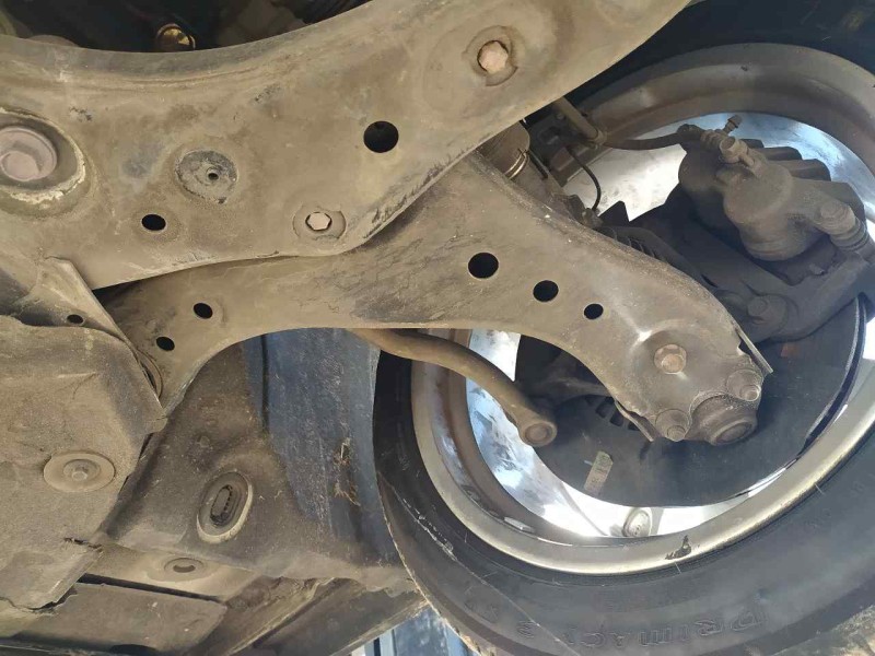 Recambio de brazo suspension inferior delantero izquierdo para lexus es 300h referencia OEM IAM 4806933090  