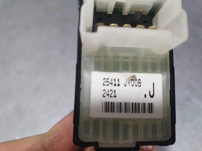 Recambio de mando elevalunas delantero derecho para renault koleos dynamique referencia OEM IAM 25411JY00B  