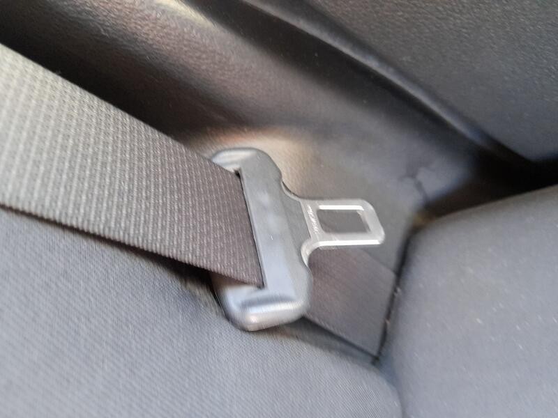 Recambio de cinturon seguridad trasero izquierdo para toyota yaris (_p13_) 1.5 (nsp131_) referencia OEM IAM 733700D171C2  