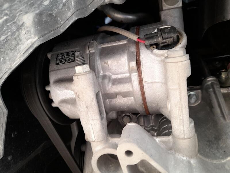 Recambio de compresor aire acondicionado para toyota yaris (_p13_) 1.5 (nsp131_) referencia OEM IAM 4472502500 DENSO 5TSE10C