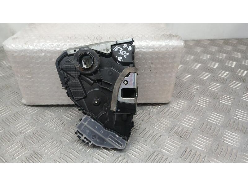 Recambio de cerradura puerta delantera derecha para lexus es 300h referencia OEM IAM 6903048130  