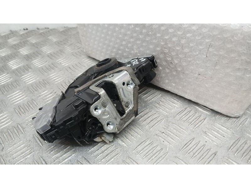 Recambio de cerradura puerta delantera derecha para lexus es 300h referencia OEM IAM 6903048130  