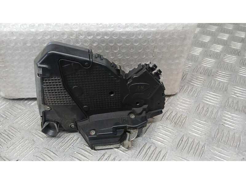Recambio de cerradura puerta delantera derecha para lexus es 300h referencia OEM IAM 6903048130  