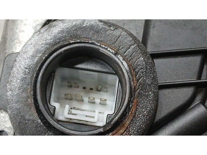 Recambio de cerradura puerta delantera derecha para lexus es 300h referencia OEM IAM 6903048130  
