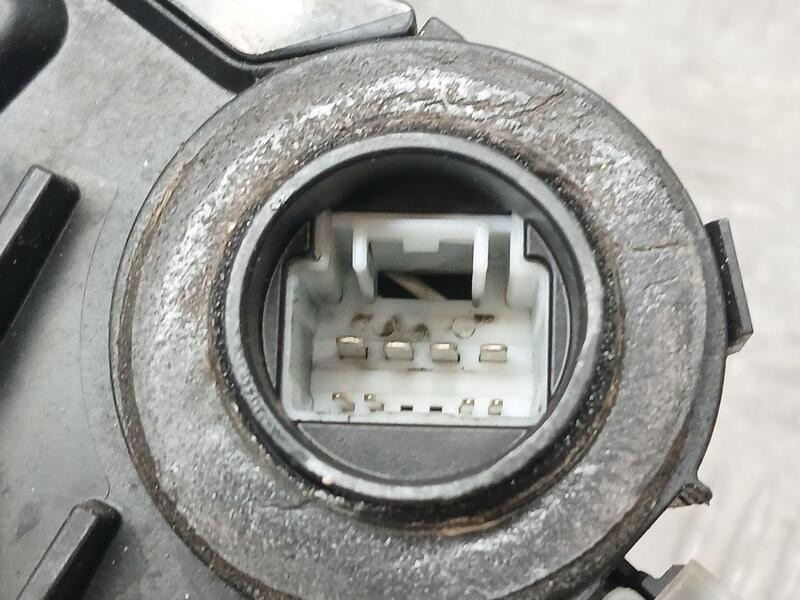 Recambio de cerradura puerta trasera izquierda para lexus es 300h referencia OEM IAM 6906048080 8B9021823-ELECTRICA 