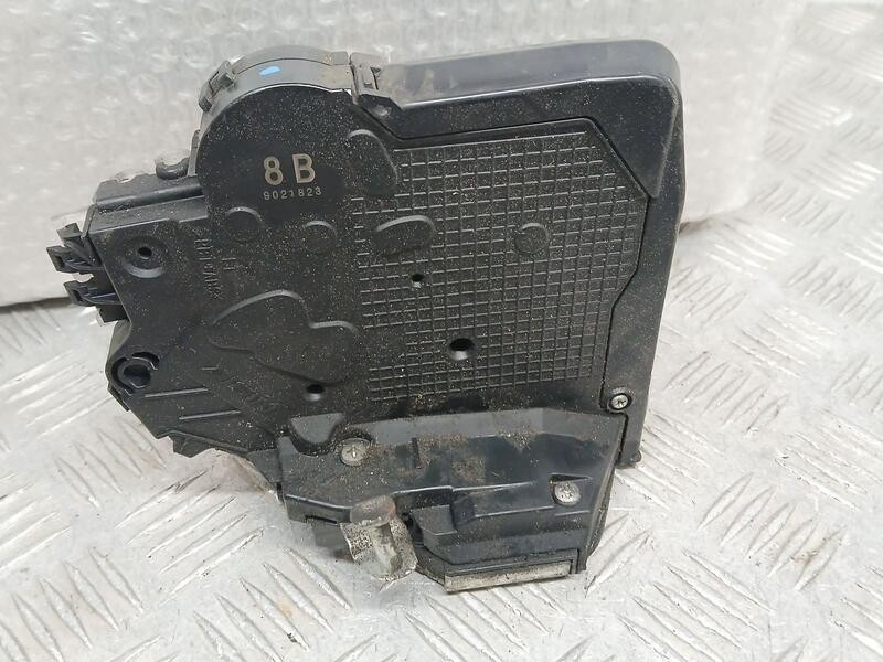 Recambio de cerradura puerta trasera izquierda para lexus es 300h referencia OEM IAM 6906048080 8B9021823-ELECTRICA 