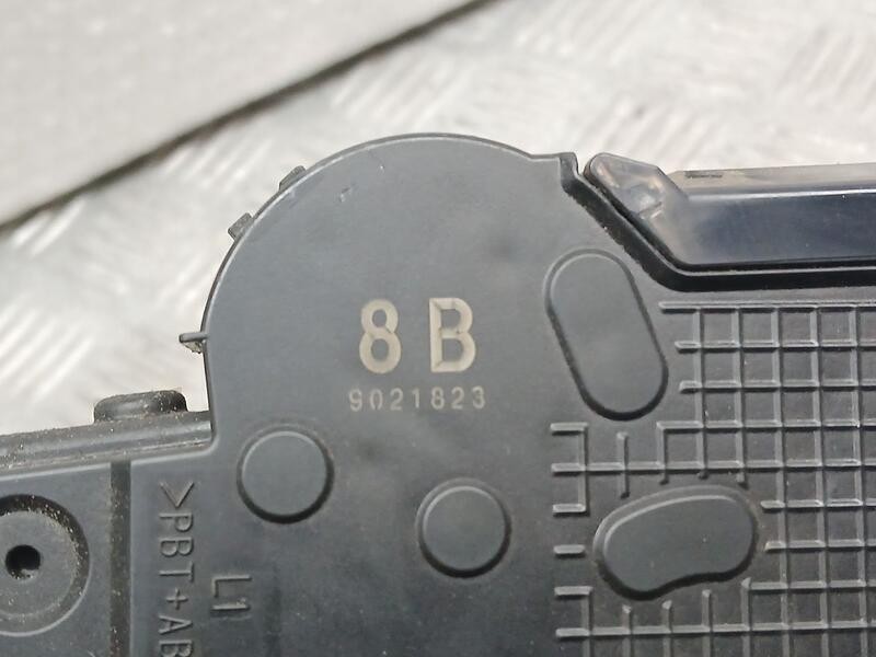 Recambio de cerradura puerta trasera izquierda para lexus es 300h referencia OEM IAM 6906048080 8B9021823-ELECTRICA 