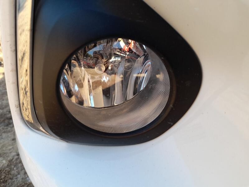 Recambio de faro antiniebla derecho para toyota yaris (_p13_) 1.5 (nsp131_) referencia OEM IAM 8121002110  