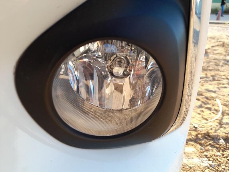 Recambio de faro antiniebla izquierdo para toyota yaris (_p13_) 1.5 (nsp131_) referencia OEM IAM 8122002110  