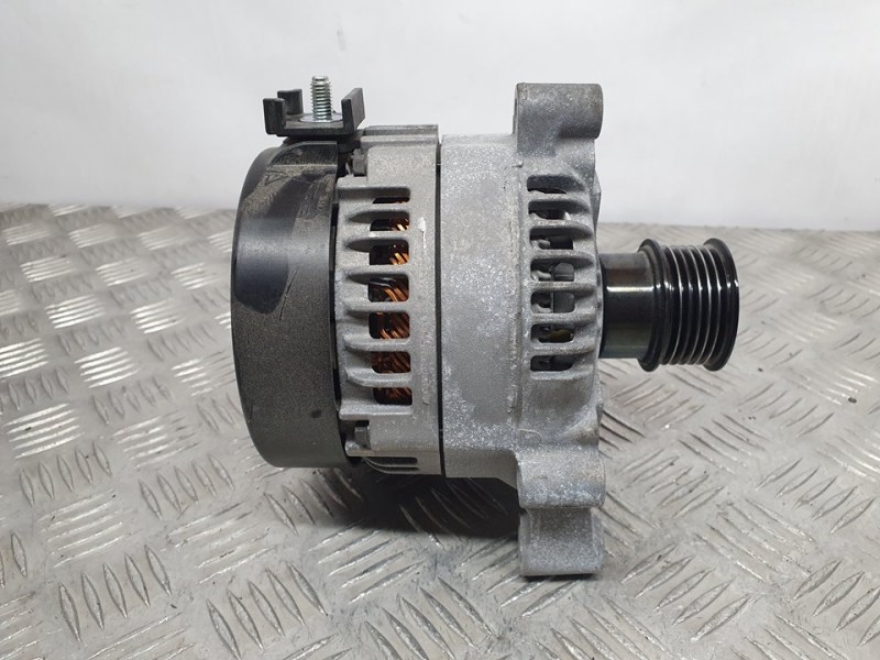Recambio de alternador para bmw serie 1 lim. (f40) 118d referencia OEM IAM TN1042119870 8680374 DENSO
