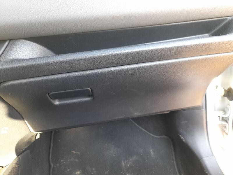 Recambio de guantera para toyota yaris (_p13_) 1.5 (nsp131_) referencia OEM IAM 555500D151C1  