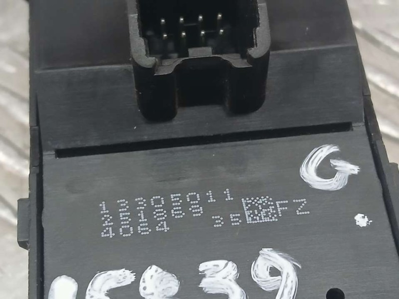 Recambio de mando elevalunas delantero izquierdo para opel zafira tourer excellence referencia OEM IAM 13305011  