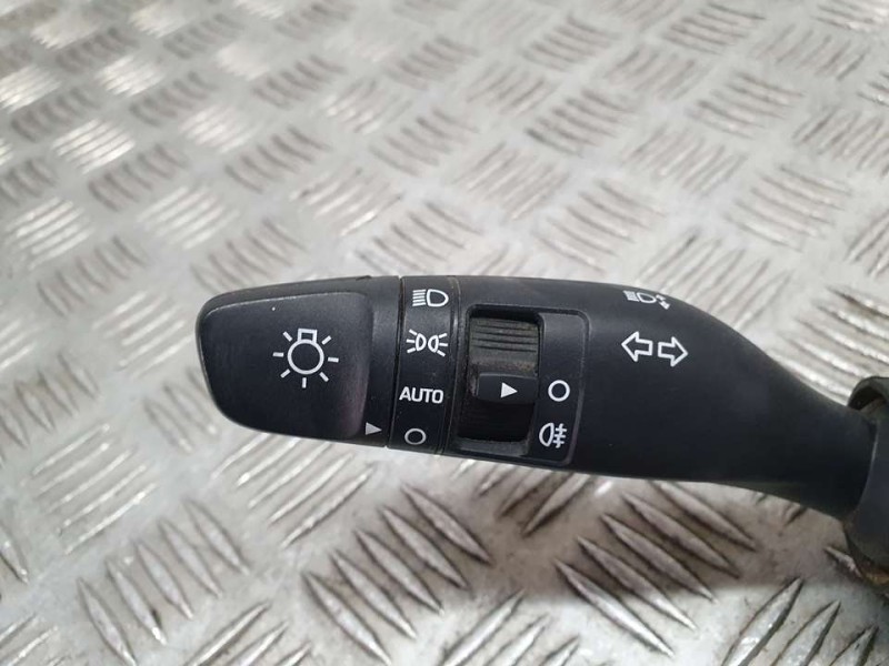 Recambio de mando luces y limpia para hyundai ioniq hybrid referencia OEM IAM 93403G2810  