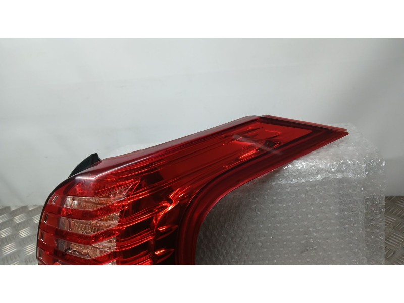 Recambio de piloto trasero derecho para peugeot 5008 (0u_, 0e_) 1.6 hdi referencia OEM IAM 9672666680  