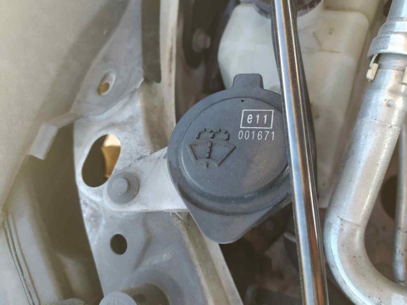 Recambio de deposito limpia para lexus es 300h referencia OEM IAM 8531533520  