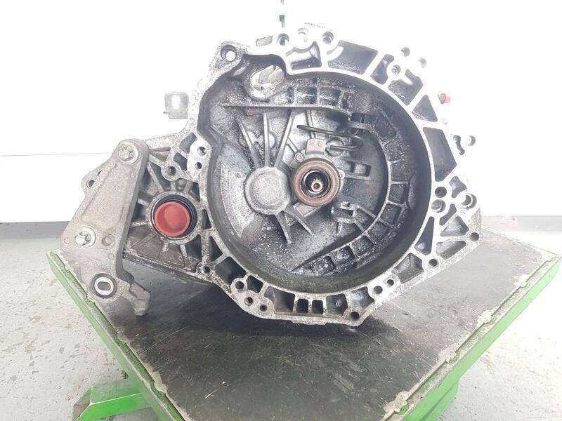 Recambio de caja cambios para opel corsa d enjoy referencia OEM IAM 24580382 5700039 5VELOCIDADES