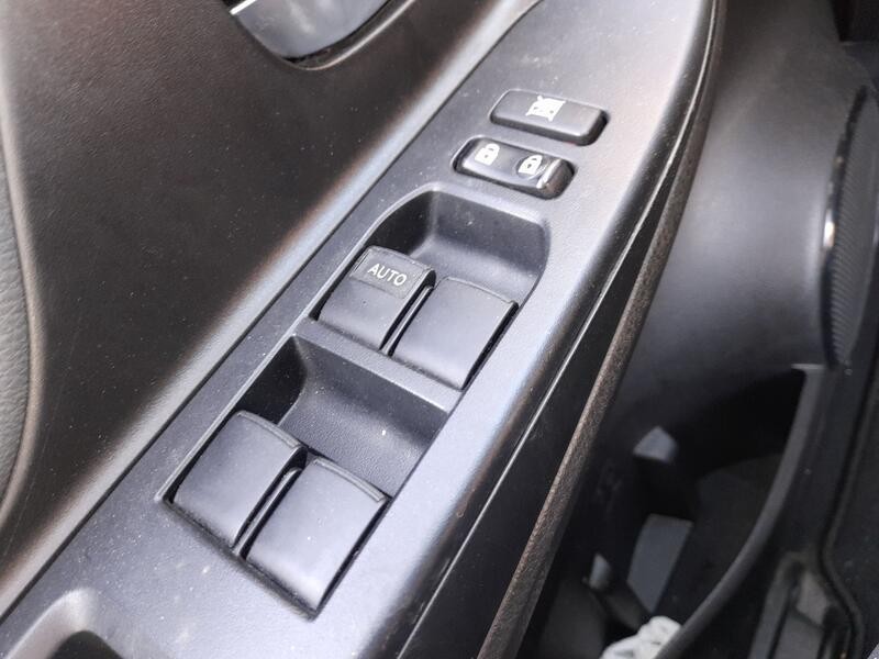 Recambio de mando elevalunas delantero izquierdo para toyota yaris (_p13_) 1.5 (nsp131_) referencia OEM IAM 848200D260  