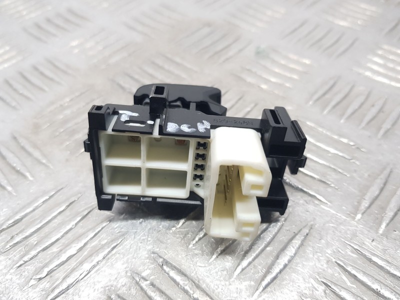 Recambio de mando elevalunas trasero derecho para toyota yaris (_p13_) 1.5 (nsp131_) referencia OEM IAM 848100D030  