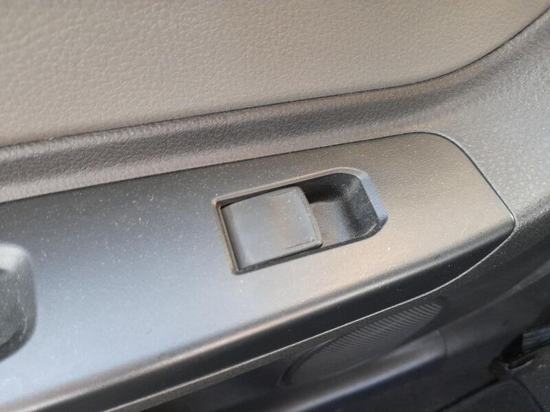 Recambio de mando elevalunas trasero izquierdo para toyota yaris (_p13_) 1.5 (nsp131_) referencia OEM IAM 848100D030  