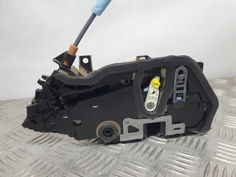 Recambio de cerradura puerta trasera derecha para bmw serie 1 lim. (f40) 118d referencia OEM IAM 795614405 17756710 5 PINES