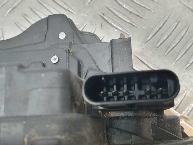 Recambio de cerradura puerta trasera derecha para bmw serie 1 lim. (f40) 118d referencia OEM IAM 795614405 17756710 5 PINES