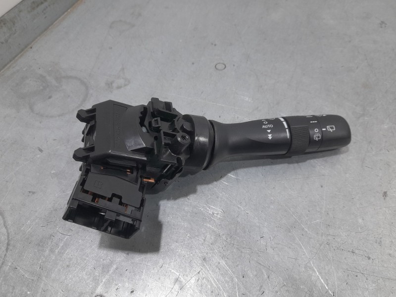 Recambio de mando limpia para toyota yaris (_p13_) 1.5 (nsp131_) referencia OEM IAM 0D19017F936  