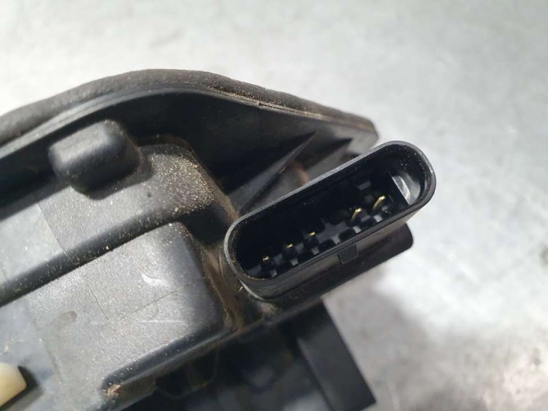 Recambio de cerradura puerta trasera izquierda para bmw serie 1 lim. (f40) 118d referencia OEM IAM 795614305 17756710 5 PINES