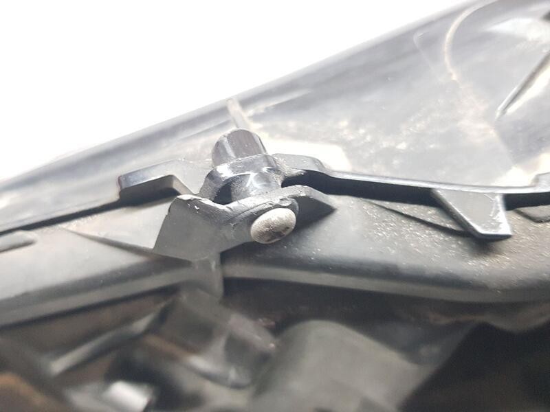 Recambio de faro derecho para lexus es 300h referencia OEM IAM 8114533F11  TOCADO LED