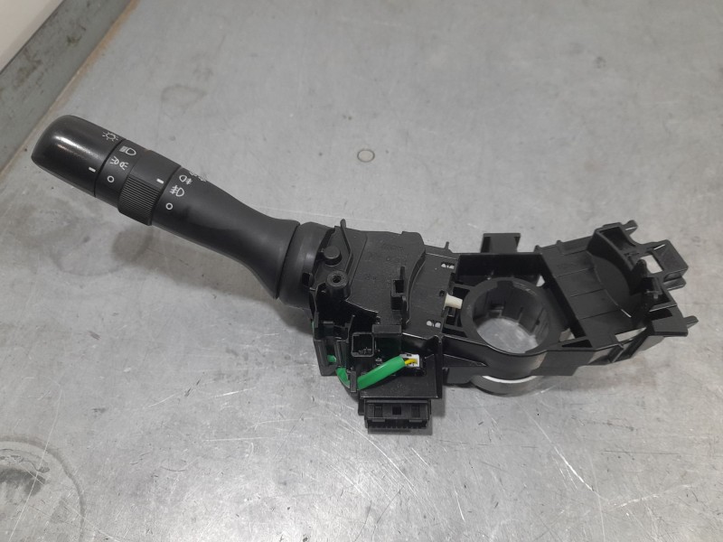 Recambio de mando luces y limpia para toyota yaris (_p13_) 1.5 (nsp131_) referencia OEM IAM 0D30017F938  