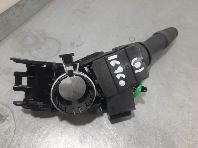 Recambio de mando luces y limpia para toyota yaris (_p13_) 1.5 (nsp131_) referencia OEM IAM 0D30017F938  