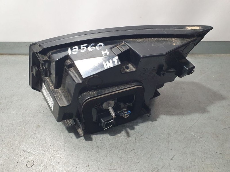 Recambio de piloto trasero izquierdo para peugeot 5008 gt line 1.5 hdi 130 cv referencia OEM IAM 9811027880  INTERIOR