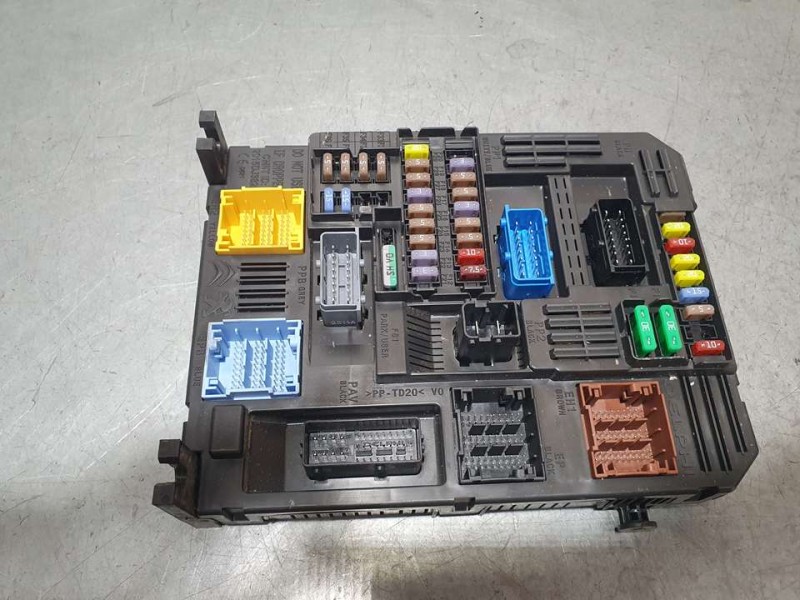 Recambio de caja reles / fusibles para peugeot 308 active referencia OEM IAM 9819851280 28550129 