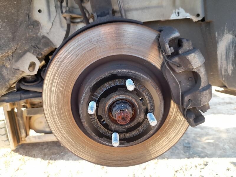 Recambio de mangueta delantera derecha para toyota yaris (_p13_) 1.5 (nsp131_) referencia OEM IAM 432110D230  