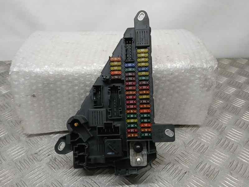 Recambio de caja reles / fusibles para bmw serie 5 berlina (e60) 520d referencia OEM IAM 6906618 518956024 