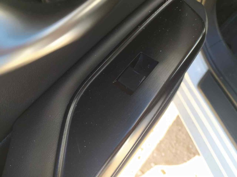 Recambio de mando elevalunas trasero izquierdo para lexus es 300h referencia OEM IAM 8481033140  